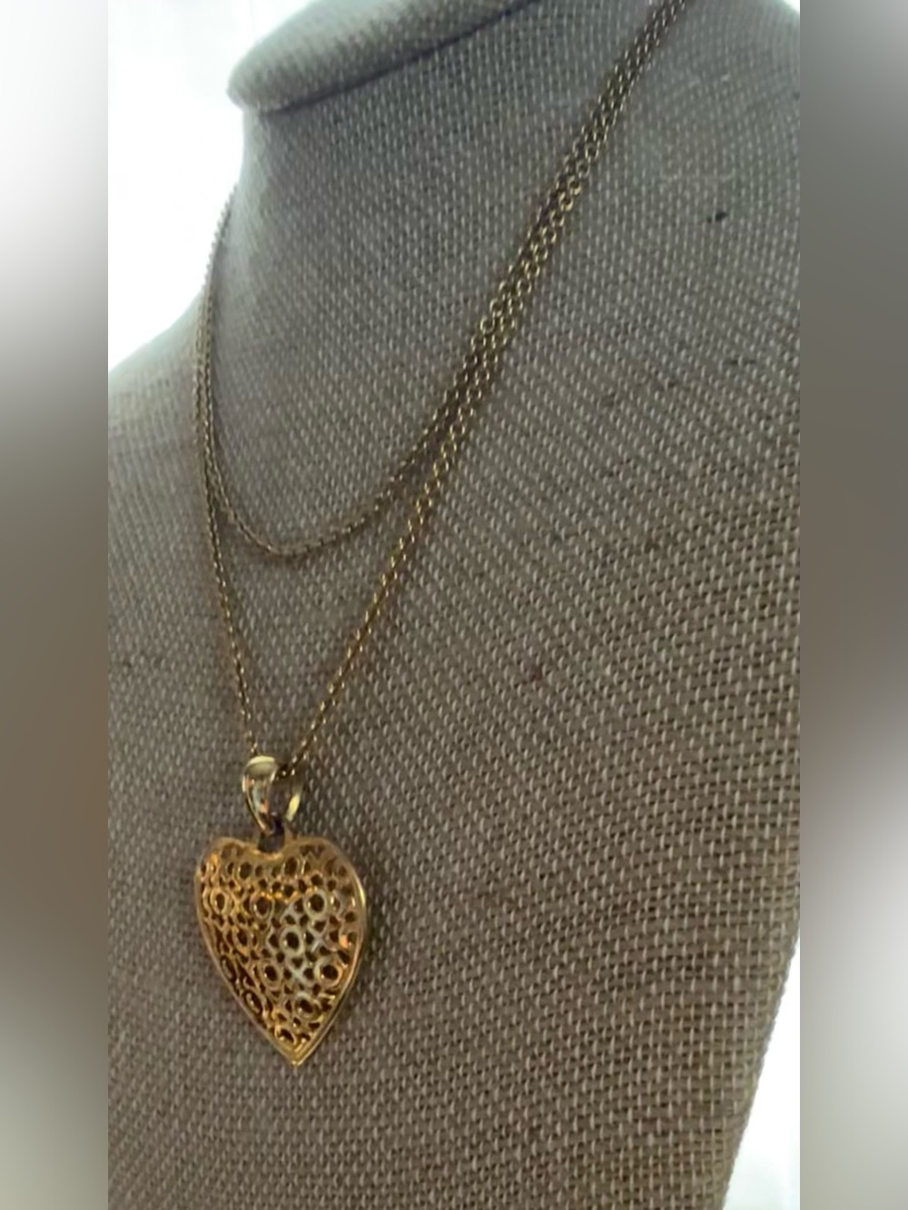 Anne Klein XOXO Heart Filigree Gold Tone Vintage Pendant Necklace - Picture 4 of 9